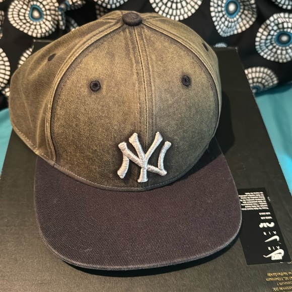 New York Yankees Green Washed Denim SnapBack - Picture 1 of 4